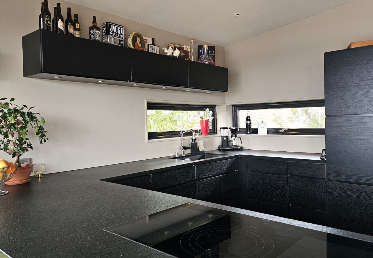 Villa i Varekil - Villa med pool och havsutsikt på Orust | SE09168