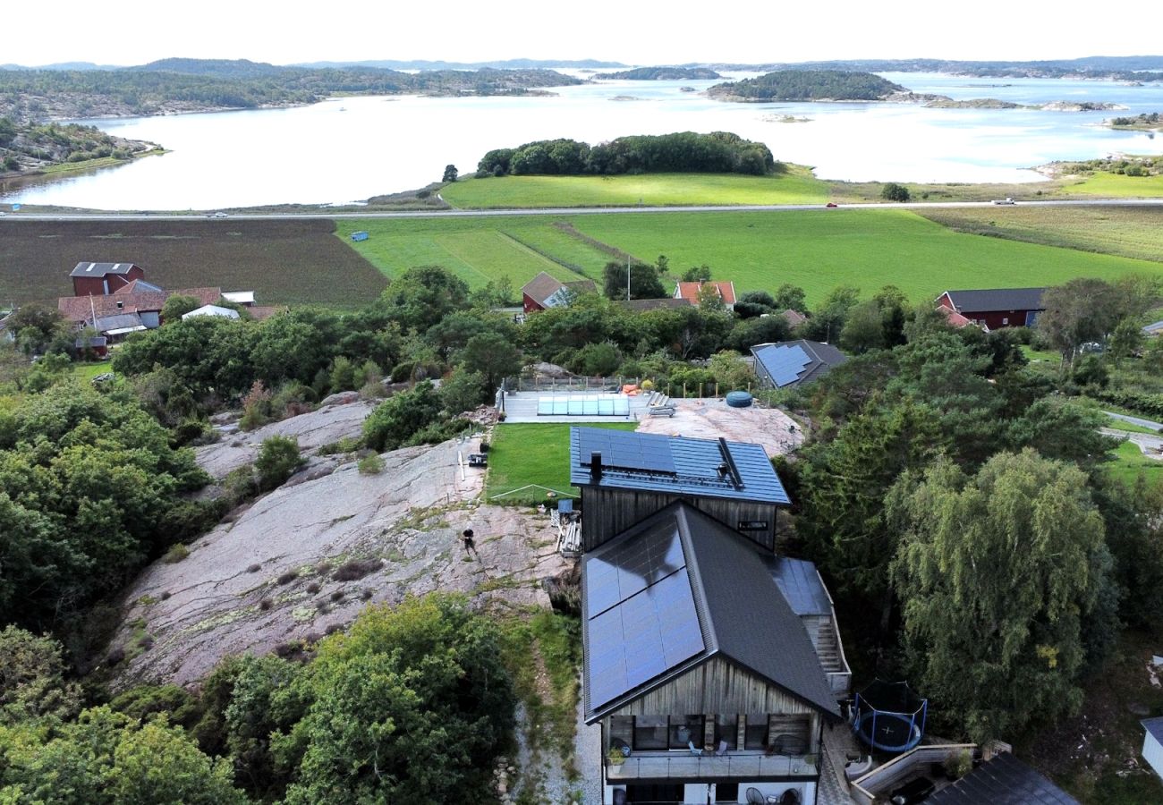 Villa i Varekil - Villa med pool och havsutsikt på Orust | SE09168
