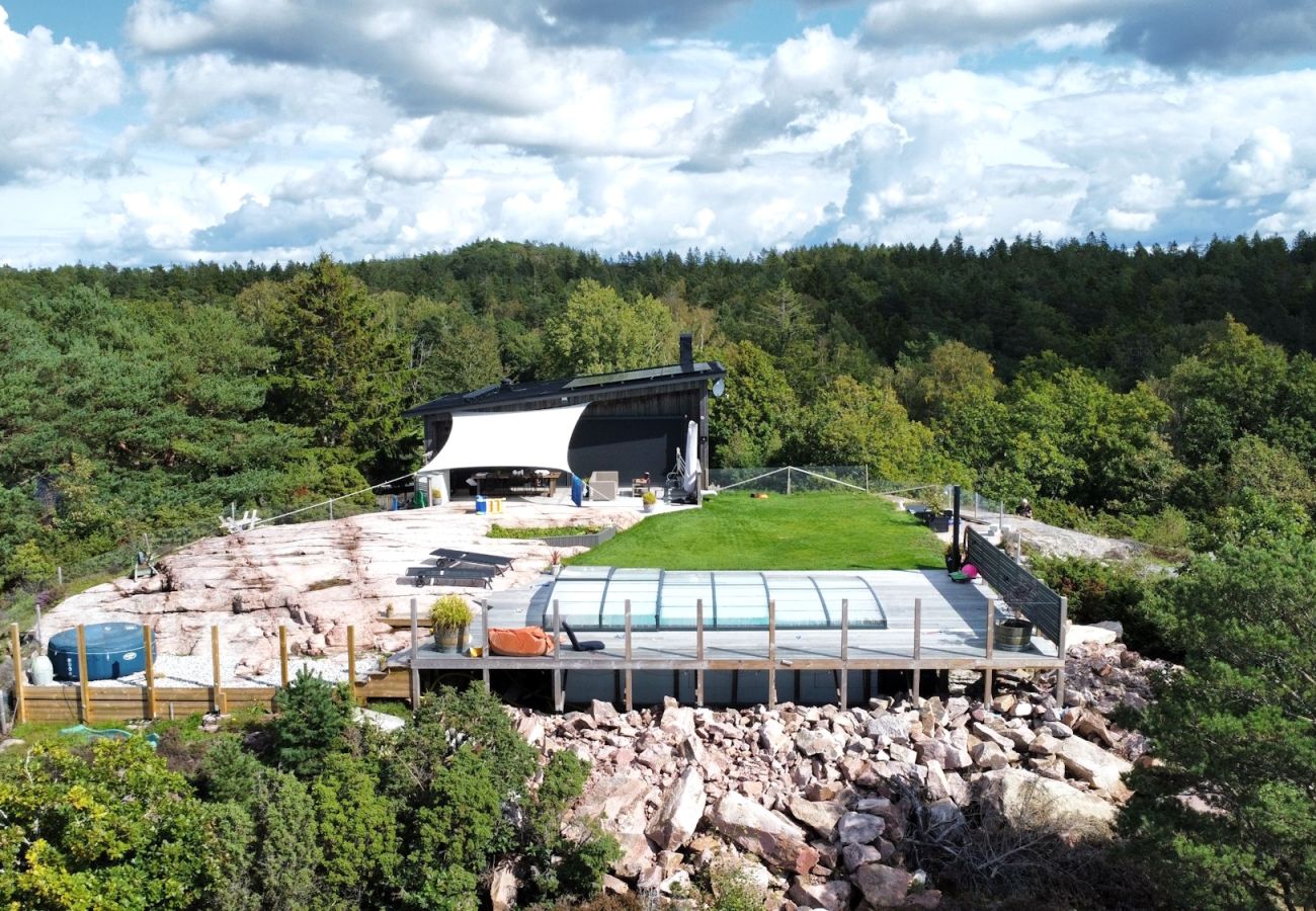 Villa i Varekil - Villa med pool och havsutsikt på Orust | SE09168