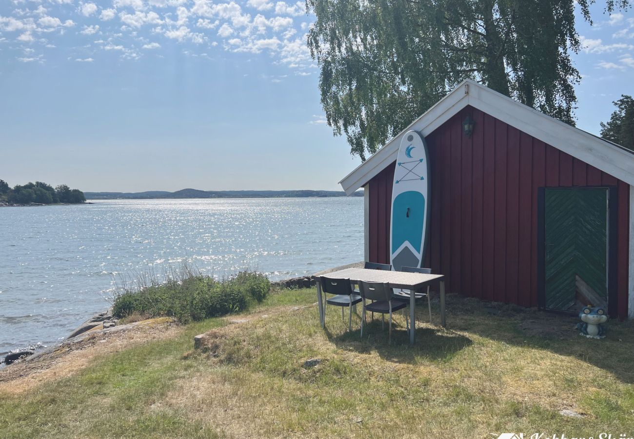 Stuga i Myggenäs - Hundvänlig stuga med egen brygga & strand på Tjörn | SE09170