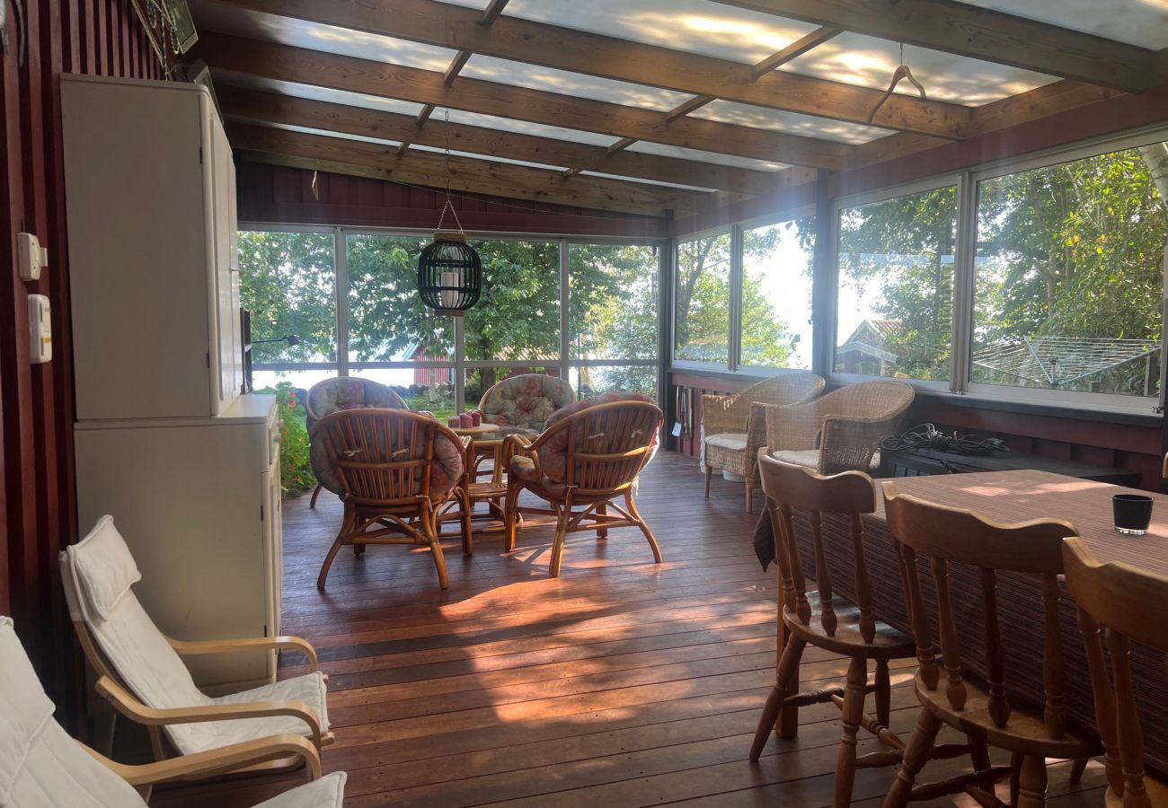 Stuga i Myggenäs - Hundvänlig stuga med egen brygga & strand på Tjörn | SE09170