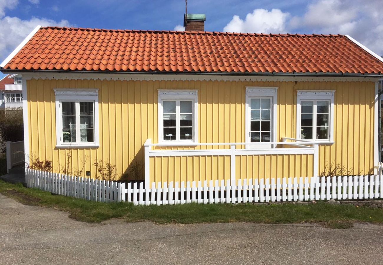 Stuga i Ellös - Charmig stuga vid havet i Stocken | SE09171