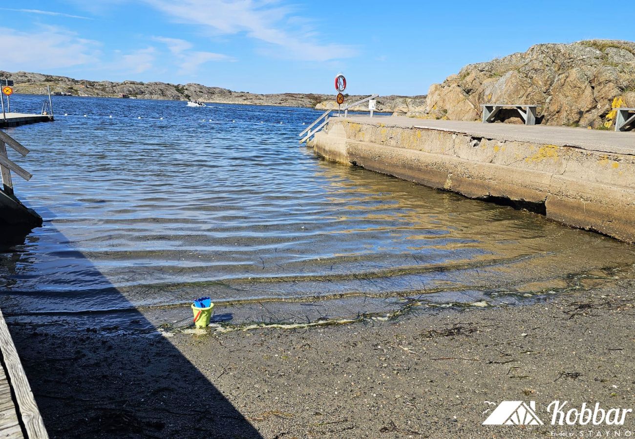 Stuga i Ellös - Charmig stuga vid havet i Stocken | SE09171