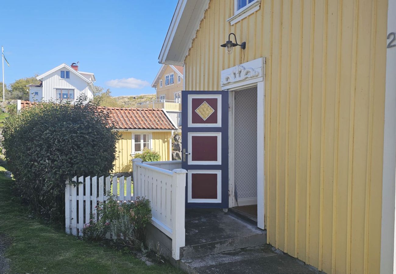 Stuga i Ellös - Charmig stuga vid havet i Stocken | SE09171