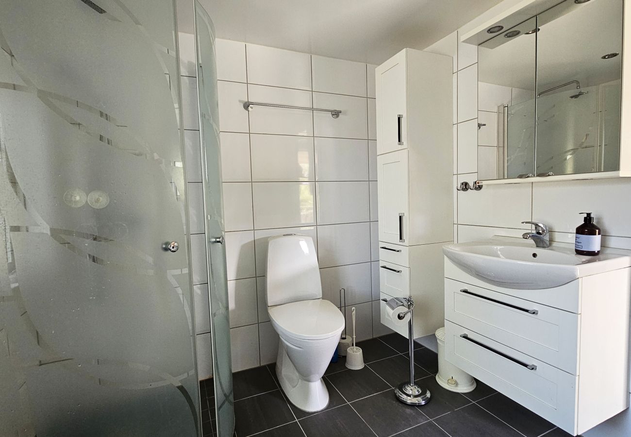 Stuga i Hälleviksstrand - Villa med havstomt, brygga och sjöbod i Edshult | SE09172