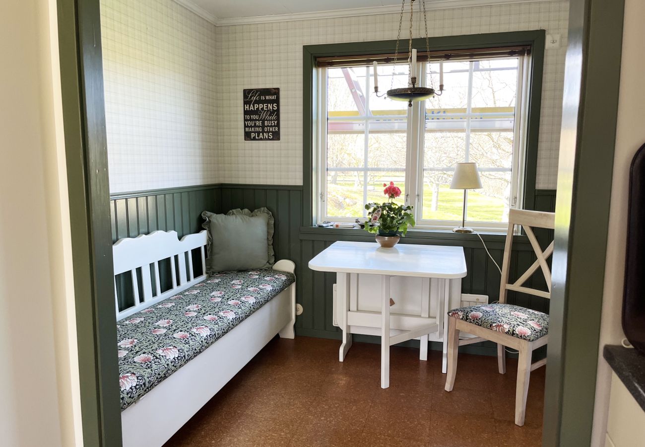 Stuga i Hälleviksstrand - Villa med havstomt, brygga och sjöbod i Edshult | SE09172