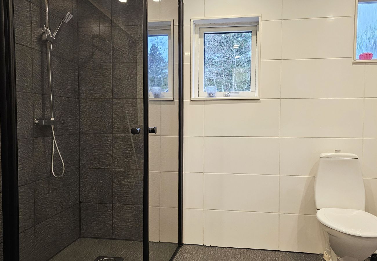 Stuga i Svanesund - Hundvänligt hus med stor trädgård i Svanesund | SE09173