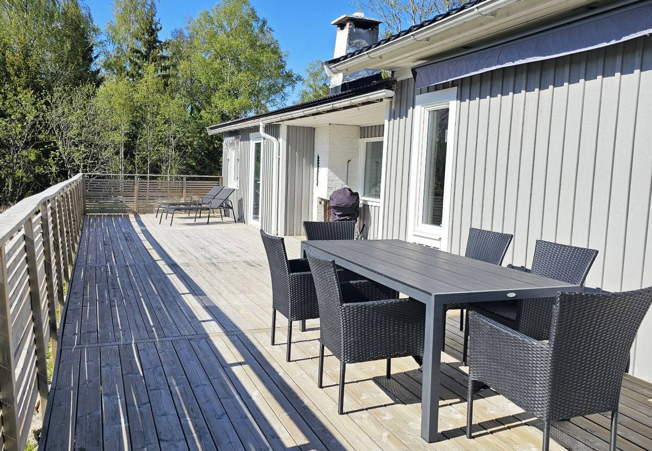Stuga i Svanesund - Hundvänligt hus med stor trädgård i Svanesund | SE09173