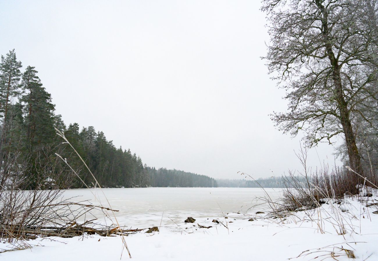 Stuga i Åseda - Semesterhus med sjöläge i Åseda |SE06091