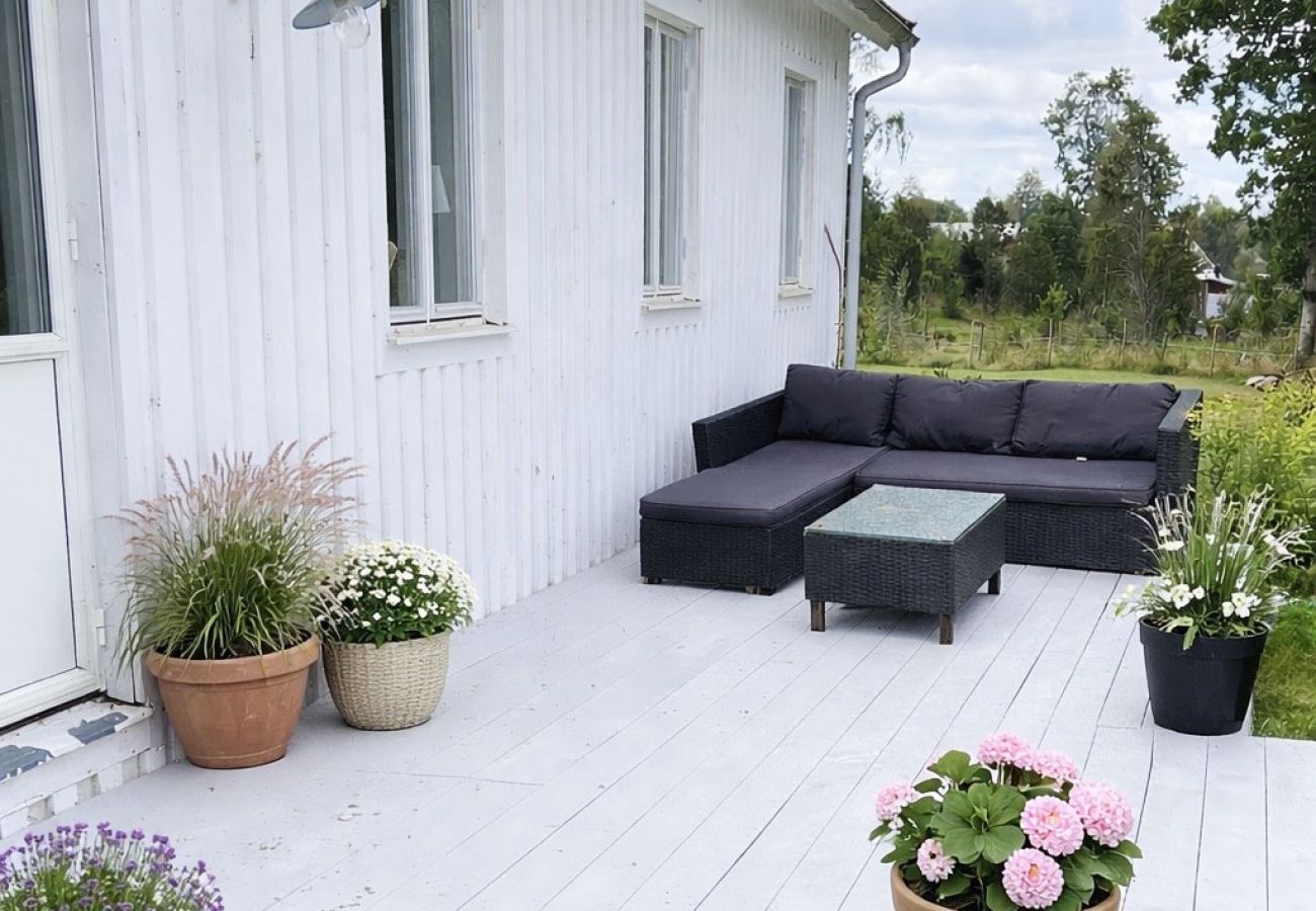 Stuga i Ljung - Lantlig charm och modern komfort – nära natur och bad |SE08016