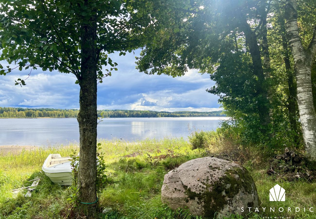 Stuga i Ljung - Lantlig charm och modern komfort – nära natur och bad |SE08016
