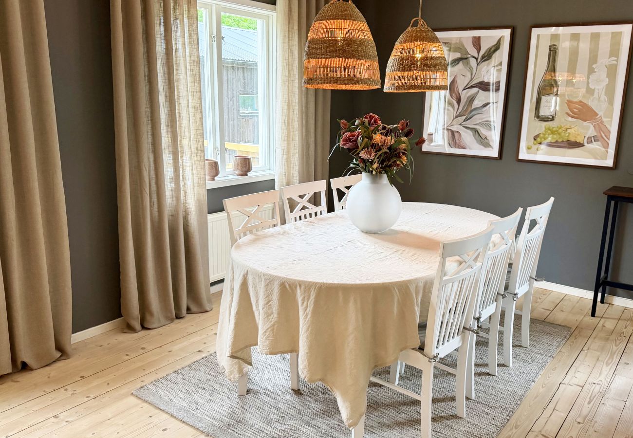 Stuga i Ljung - Lantlig charm och modern komfort – nära natur och bad |SE08016