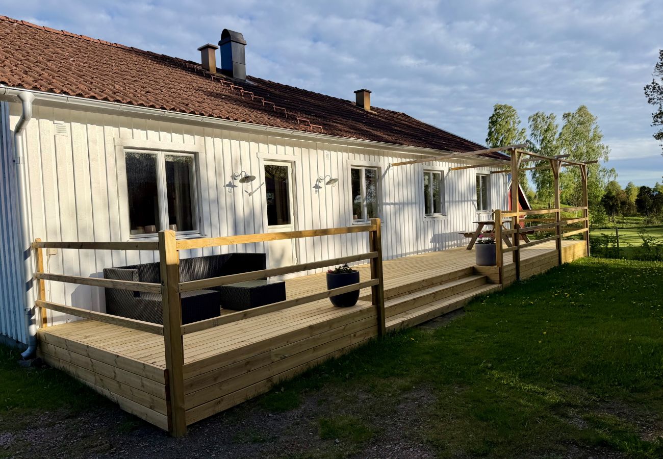 Stuga i Ljung - Lantlig charm och modern komfort – nära natur och bad |SE08016