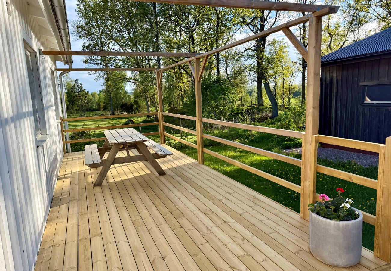 Stuga i Ljung - Lantlig charm och modern komfort – nära natur och bad |SE08016