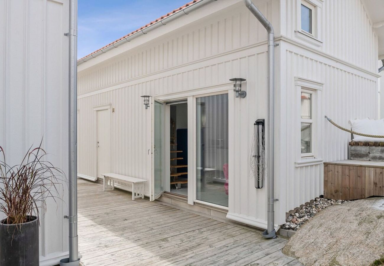 Stuga i Rönnäng - Stort modernt hus vid havet i Rönnäng | SE09177