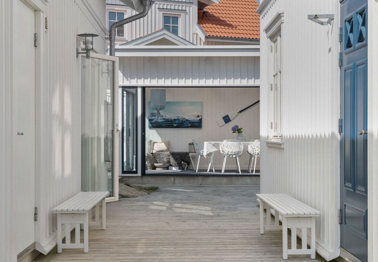 Stuga i Rönnäng - Stort modernt hus vid havet i Rönnäng | SE09177