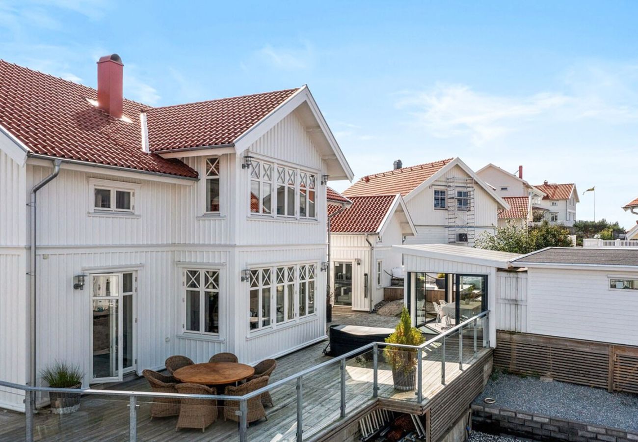 Stuga i Rönnäng - Stort modernt hus vid havet i Rönnäng | SE09177