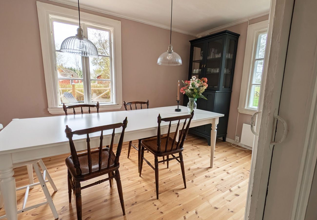 Stuga i Ryssby - Idyllisk och familjevänlig stuga i Småland | SE06095