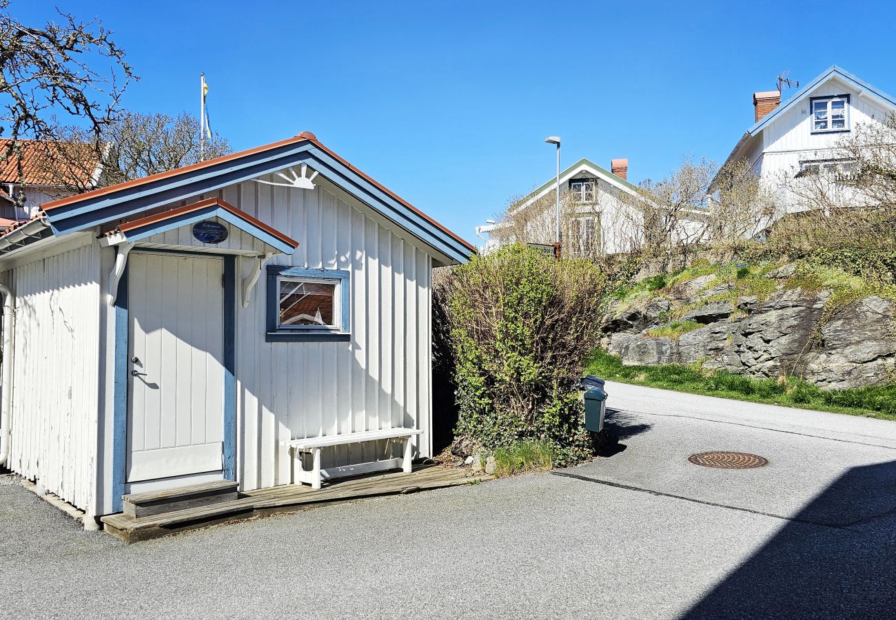 Stuga i Ellös - Charmig stuga vid havet i Ellös | SE09184