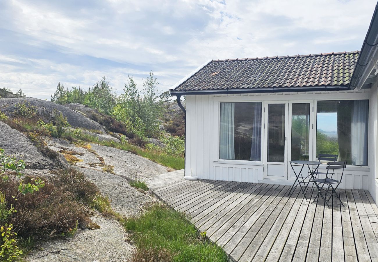 Stuga i Hjälteby - Skärgårdshus bland Bohusläns klippor | SE09181