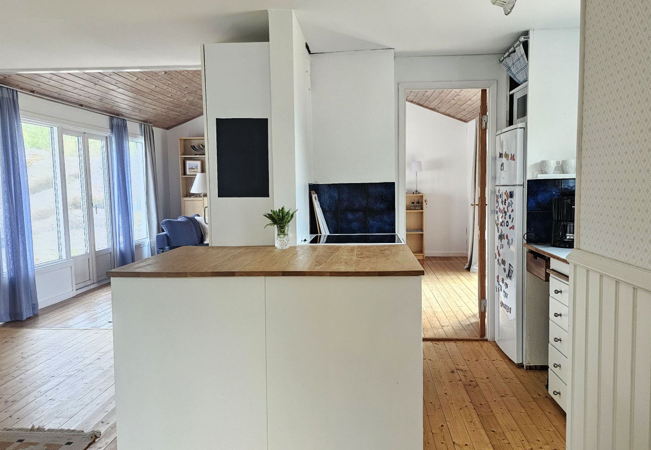 Stuga i Hjälteby - Skärgårdshus bland Bohusläns klippor | SE09181