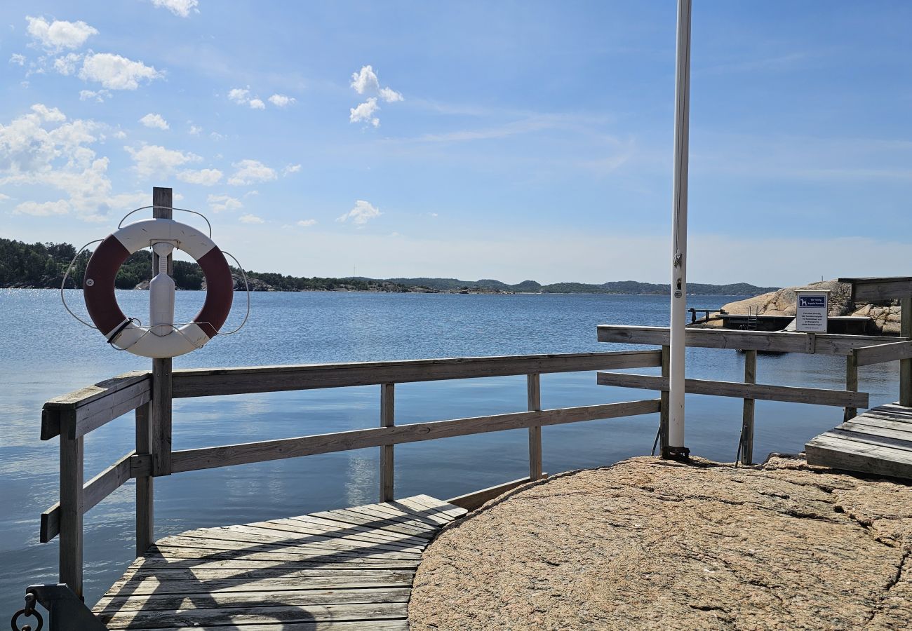 Stuga i Hjälteby - Skärgårdshus bland Bohusläns klippor | SE09181