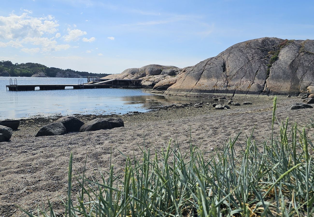 Stuga i Hjälteby - Skärgårdshus bland Bohusläns klippor | SE09181
