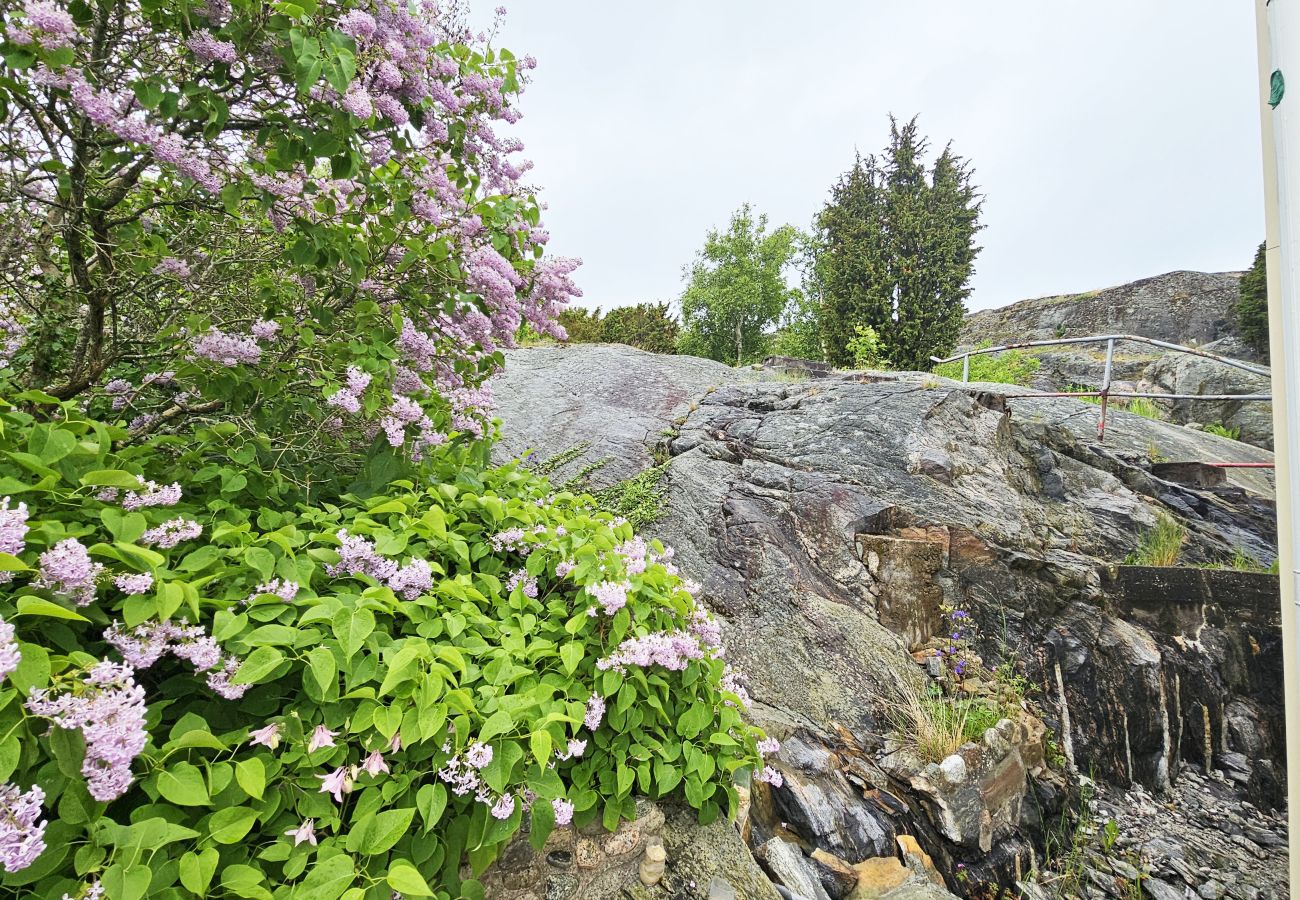 Lägenhet i Skärhamn - Apartment Near the Sea in Skärhamn | SE09178