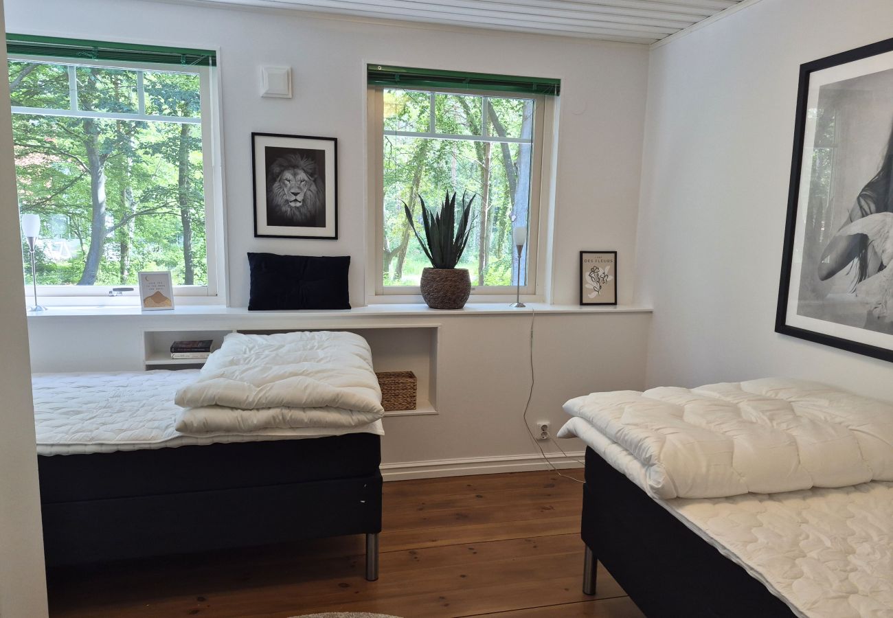 Stuga i Ystad - Exklusivt semesterhus i Sandskogen – 150 meter till sandstrand |SE01084