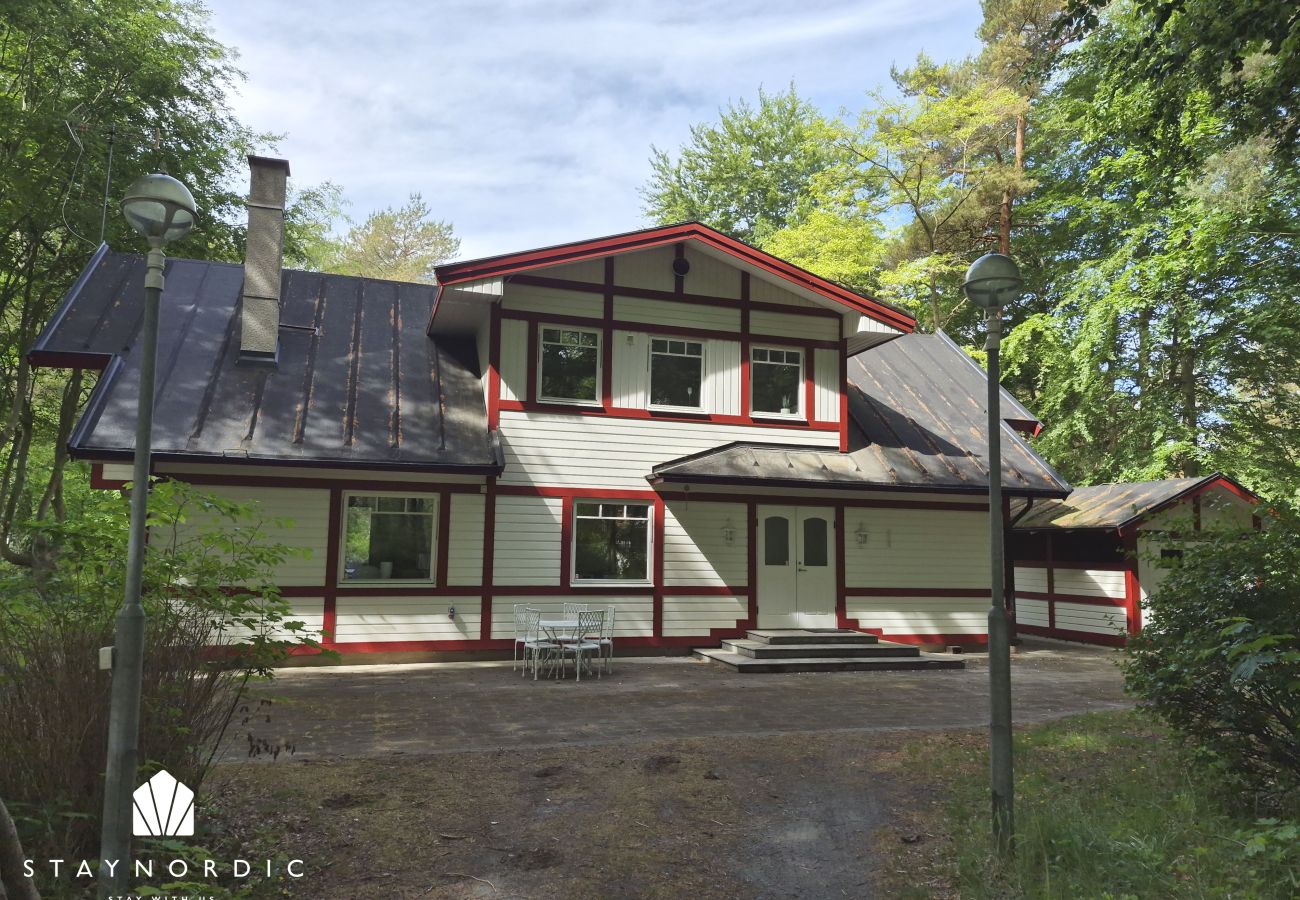 Stuga i Ystad - Exklusivt semesterhus i Sandskogen – 150 meter till sandstrand |SE01084