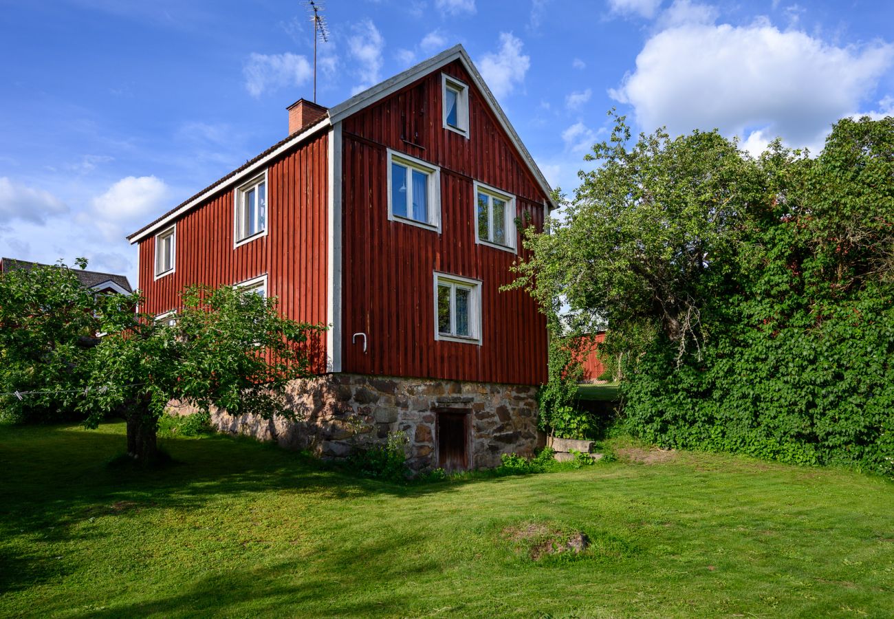 Stuga i Vena - Lantligt hus nära Astrid Lindgrens värld | SE05100